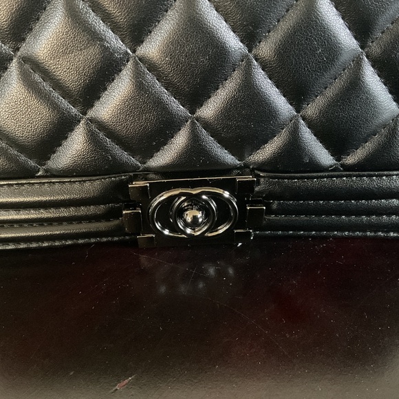 NWT Chic Revival Quilted Leather Shoulder Bag by Vici Collection - Picture 7 of 12